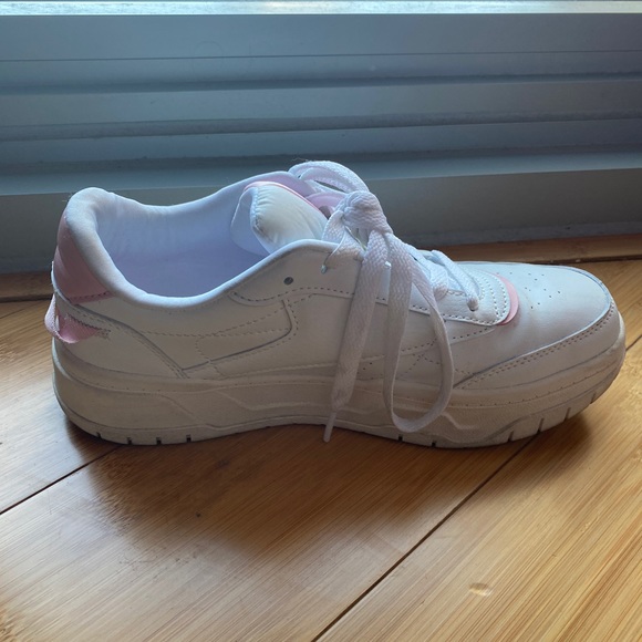 Reebok White with Pink Accents Leather Platform Sneaker Sz 7 - Picture 4 of 6
